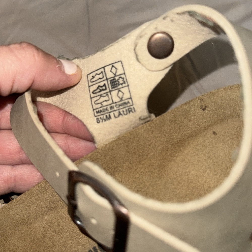 Sandals - Picture 2 of 3